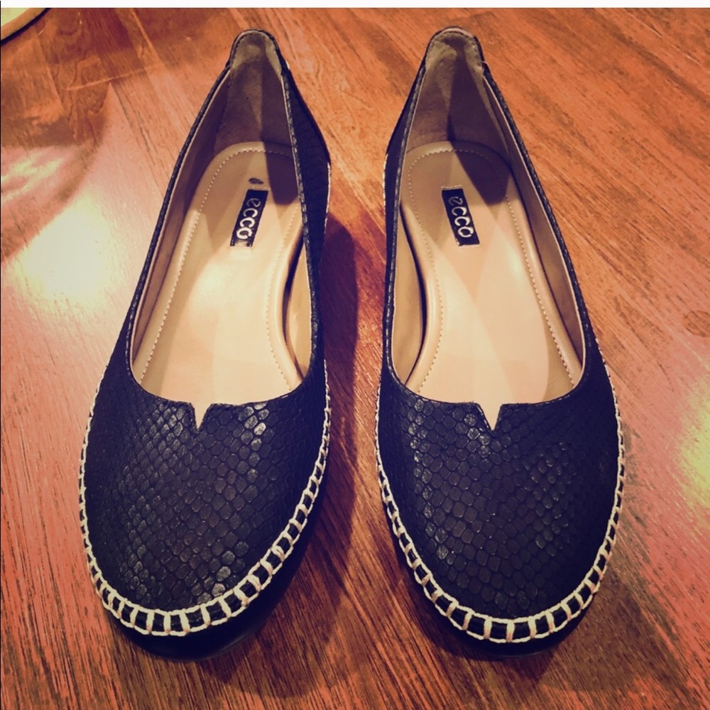 Ecco Black flats - Excellent Condition